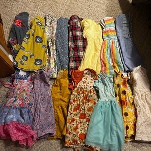 Lot of adorable dresses!